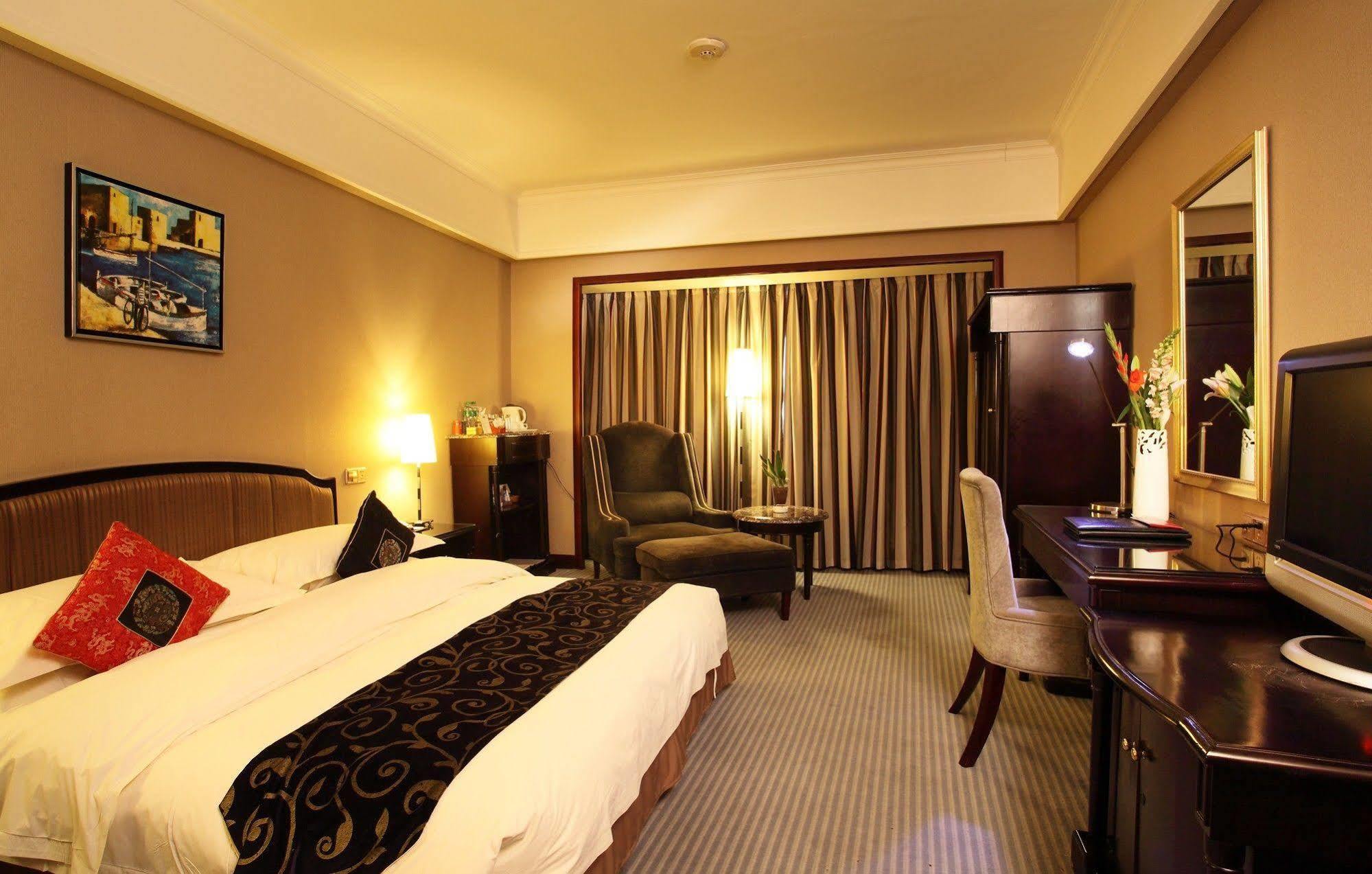 Weilai Conifer Hotel Zhengzhou Exteriör bild